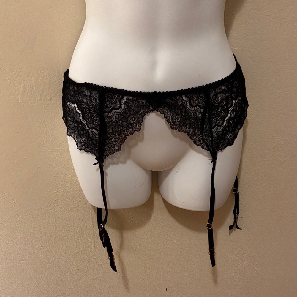 Victoria's Secret Black Lace Garter Belt